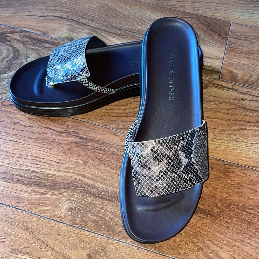 NIB Donald Pliner Fifi Python Print Size 10